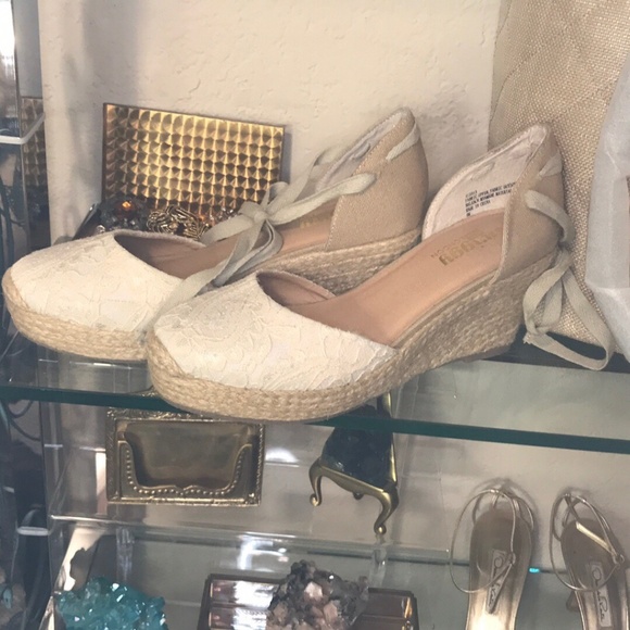 Twiggy London Off White Lace Espadrilles - Picture 4 of 8